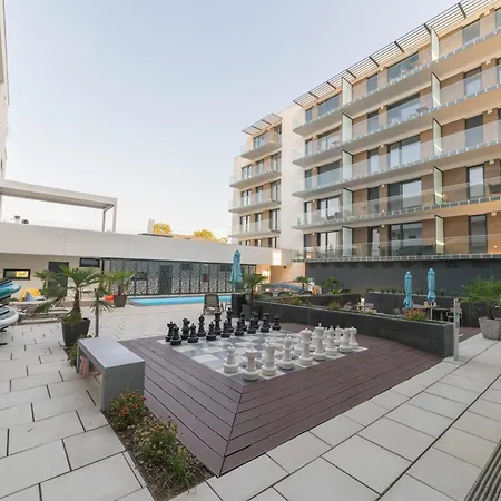 Lakeside Garden Apartman *